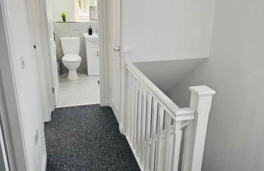 Stylish 3 Bed Home With Garden & Free Parking - Foto 10