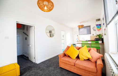 Seaside Home with Parking Near Tolcarne Beach - Foto 8