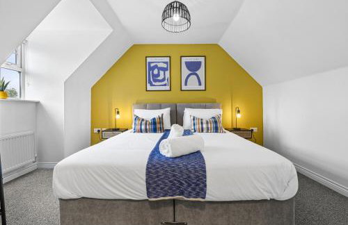 Spacious 6-bedroom house - 3 parking spaces - Superfast Wi-Fi - Close to M5 - Long-stay rates! - Foto 31