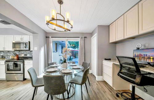 Heated Pool Spa BBQ Pool Table WiFi Near Beach-Downtown Fun - Foto 10