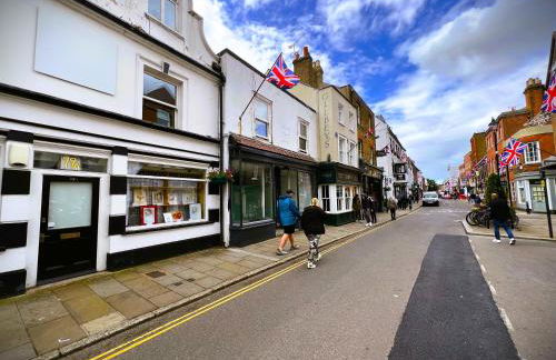 Elegant Windsor Flat - Short Walk to Windsor Castle, River Thames & Train Station - Foto 36