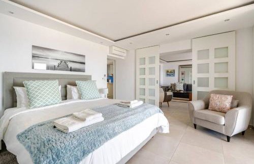 Blue Views Villa with Heated Pool and Jacuzzi - Photo 28
