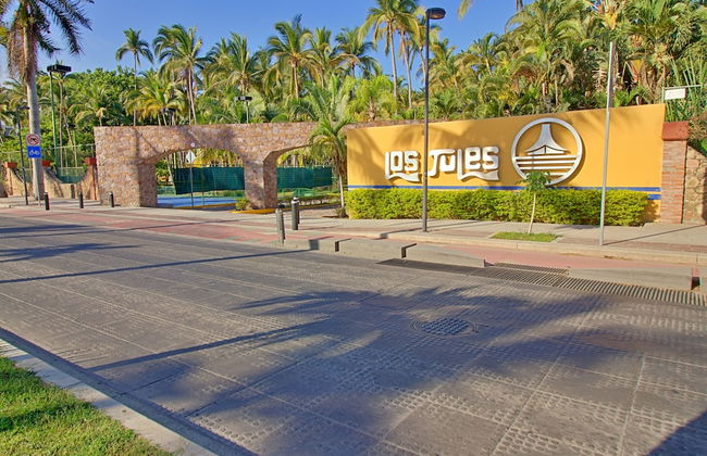 Villa Facing the Beach in a Large Terrace 7 Pools, Tennis Courts, 247 Security - Foto 17