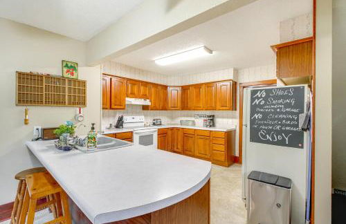 Charming Long Lake Home with Dock on 2 Acres! - Foto 10