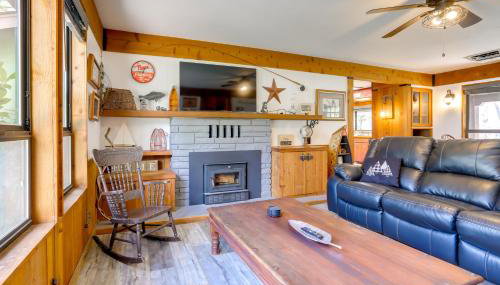 1 Mi to Lake: Hot Tub Haven in Pollock Pines! - Foto 4