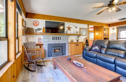 1 Mi to Lake: Hot Tub Haven in Pollock Pines! - Foto 4