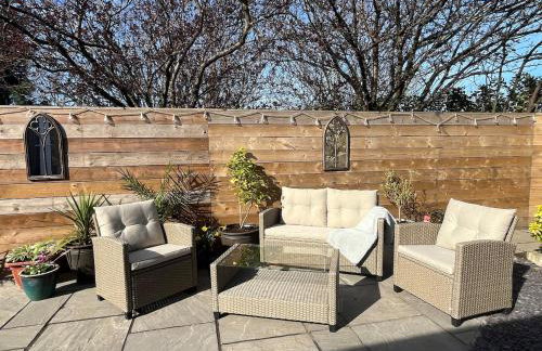 Private, Modern and Detached Garden Apartment - Photo 32