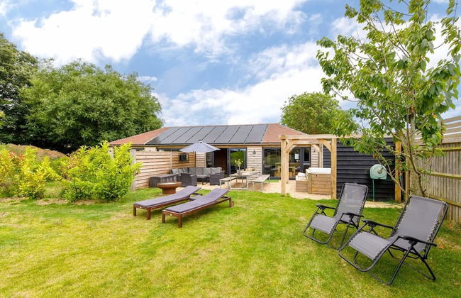 Rural Lodge Retreat With Hot Tub - Photo 6