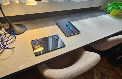 Exclusive top floor 2-bedroom flat - Photo 52