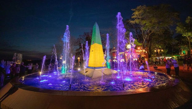 Excursión al Hito de las Tres Fronteras - Foto 5, Espectáculo de luces en el Hito de las Tres Fronteras
