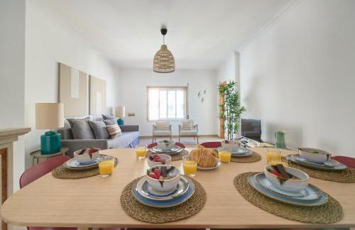 Spacious Apt Near Beach & Train, By TimeCooler - Foto 11