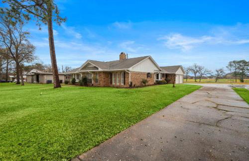 Relax and Play 3BR Retreat w Sunroom - Foto 30