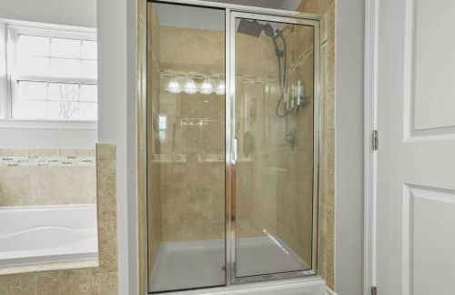 Spacious & Serene Family Gem: Games, Office, Yard! - Foto 12