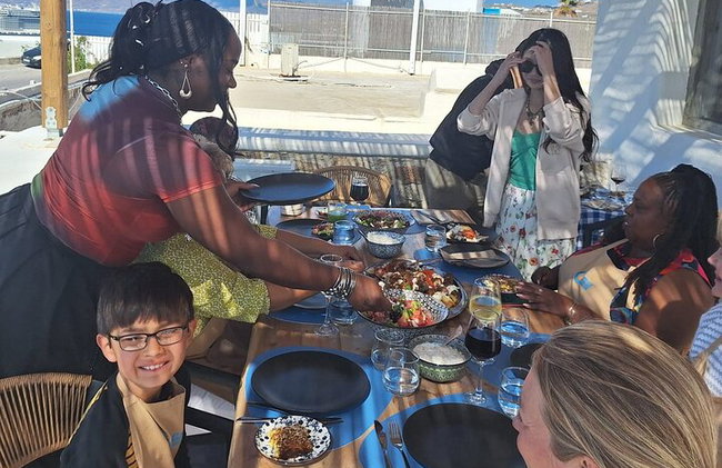 Experiencia en clase de cocina Mykonos para viajeros de cruceros - Foto 8