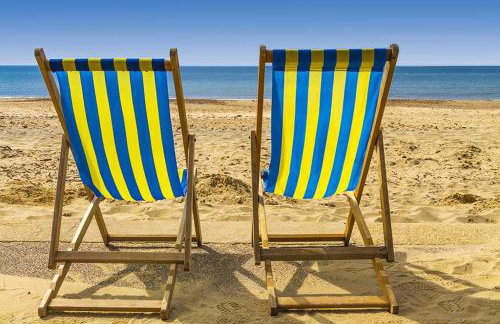 Brand New Apt - Beach Breeze Spacious 1-Bedroom Apartment with parking - sleeps 4 ppl- internet - Foto 73