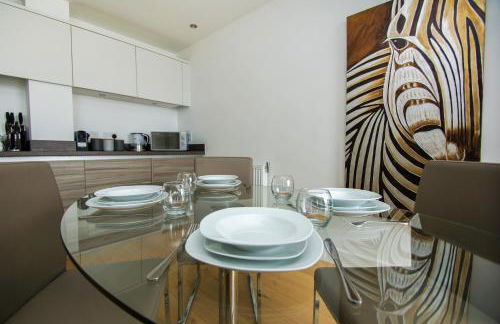 Orion Marina Sea View - Parking - by Brighton Holiday Lets - Foto 8