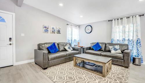 Fully Remodeled, Landscaped, King Beds, Desk Space - Foto 3