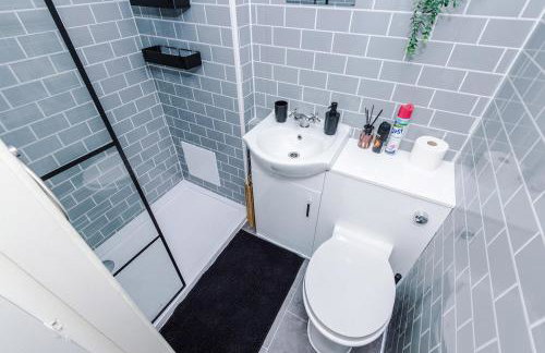 St Davids Lodge - Cosy Stay in Preston for 2 with FREE Parking - Ideal For Business or Work Stays - Presented by Parydise Properties - Photo 17