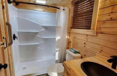 Lakeview Cabin by Tappan Lake, Perfect for Groups with Hot-Tub in Ohio - Foto 33