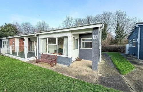 Lovely Chalet On An Excellent Holiday Park In Lowestoft Ref 12020B - Foto 1