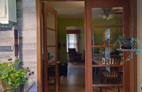 Fully Updated 3-Bedroom Ranch with Stylish Interiors, Full Furnishings, and Backyard Hangout Spaces - Foto 14