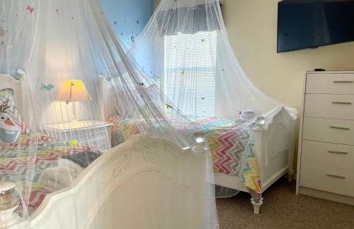 Disney Dream with Hot Tub, Pool, Xbox, Games Room, Lakeview, 10 min to Disney, Clubhouse - Foto 48