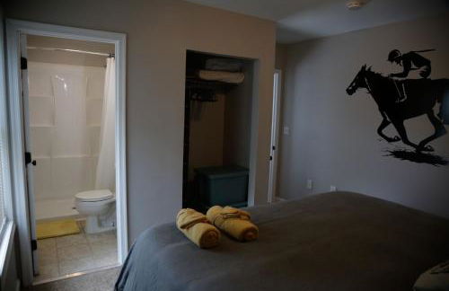 1939 Four Bed Rustic Escape by Casino - Foto 52