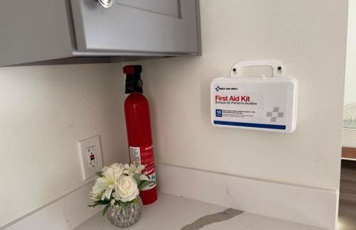 Brand new private Home with Yard free parking, near Ontario airport - Foto 17