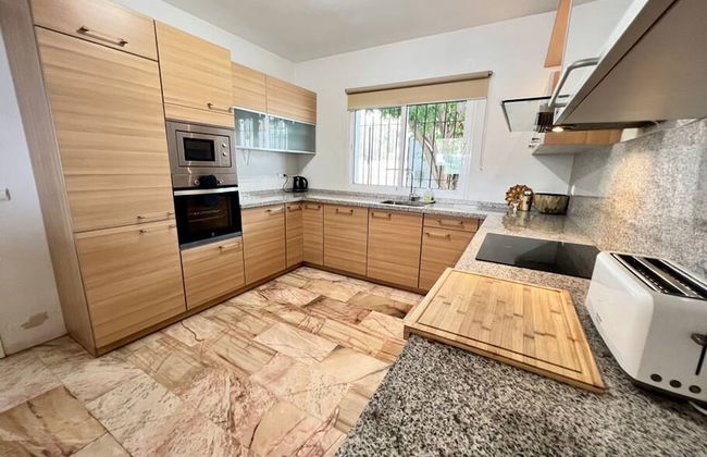 Beautiful Villa With Pool Scenic Views Sleeps 8 - Photo 15