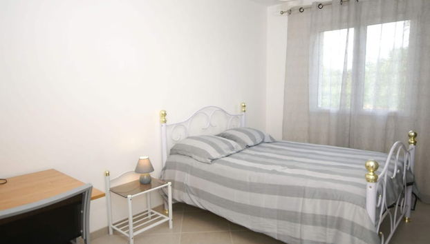 Chic Holiday Home in Pradons With Swimming Pool - Foto 2, Habitación