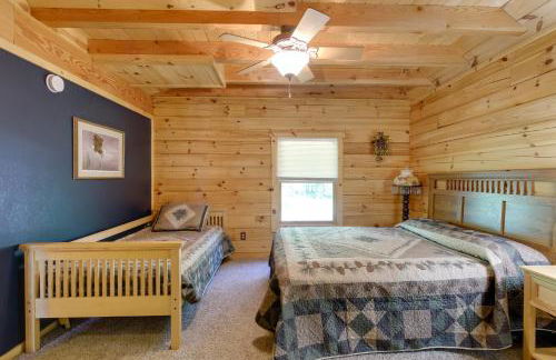 Lakefront Hazelhurst Cabin Dock and Pool Table - Foto 13