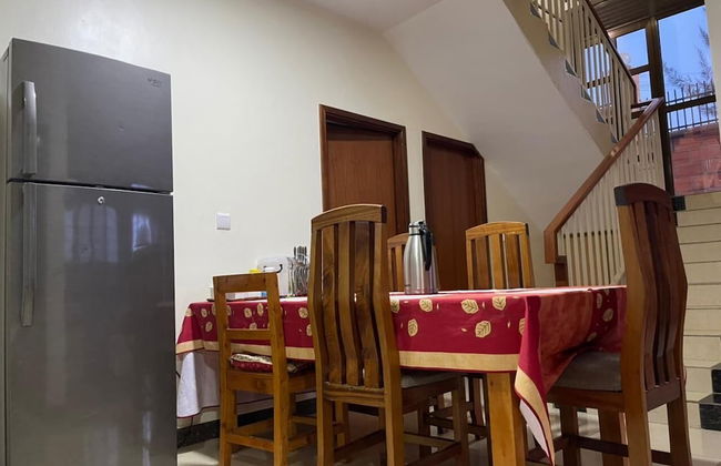 The Mugabi's Spacious Private Room - Foto 19