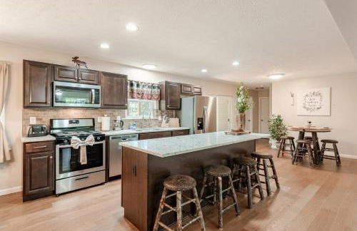 The Hangout Haven - Theater, Hot tub, Pickleball, Ping pong, Firepit - Foto 11