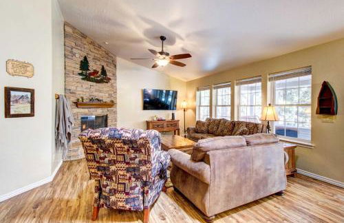 Winter Hikes and Ice Fishing Fun Cozy Show Low Home - Foto 4