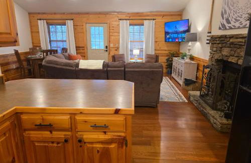 Riverfront Little Red Cabin, World-class Trout Fishing, Views & Boat Access - Foto 16