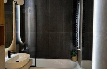 Family & Business Apartments PREMIUM No1 - 1 Bedroom with Private Jacuzzi, Balcony, Parking - Photo 20