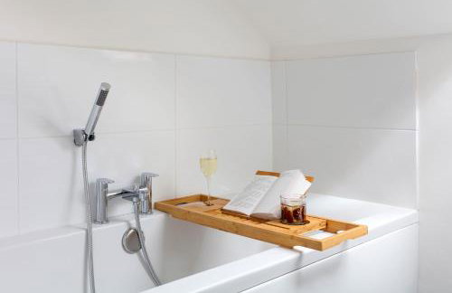 Hastings Retreat Rural barn conversions with Private Lake - Foto 53