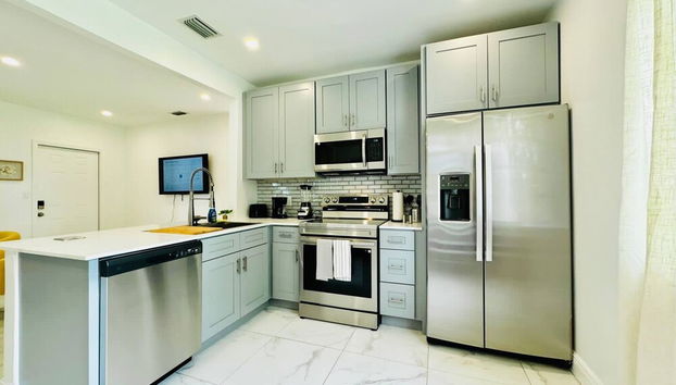 Modern 2-bedroom Retreat Near Beach Airport - Foto 3, Habitación