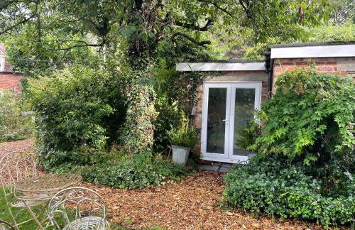 The Big Cosy Boudoir Bed + Hot tub - Photo 3