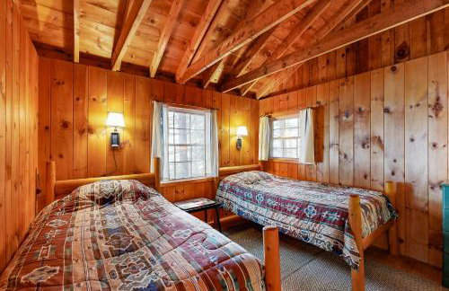 Lake Views! Small Group Getaway in Northport - Foto 14