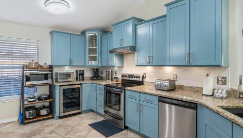 Beautiful Pet Friendly Home! Tropical Pool, Optional Golf Cart & Pool Heat, Minutes to Beach - Foto 4