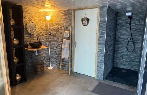 Sisters spa room - Photo 15