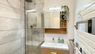 Airbus by Yumē - Foto 3, Shower