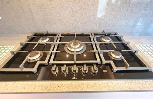 Luxury London House Sleeps x 16, Free Parking, Free Wifi, Garden Patio, Close to tube line easy access to Central London - Foto 39