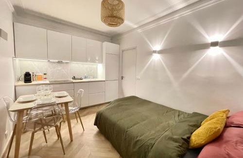 PARIS-ALESIA Super appartement 2 pièces de 39m2 - très cosy pour 1 - 5 personnes totalement refait à NEUF -ENTIRE APARTMENT LUXURIOUS AND WARM -PARIS ALESIA 14ème - Proche Aéroport Paris-Orly - Parc des Expositions Porte de Versailles FREE WIFI GRATUIT - Foto 17