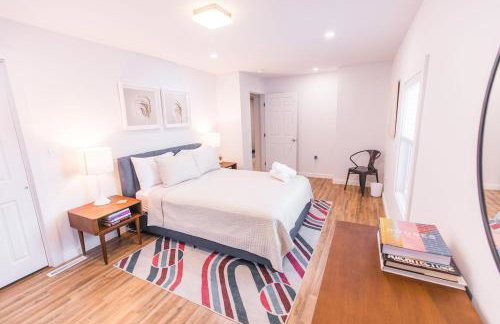 Rustic Luxe Creekside Retreat with Hot Tub and Fire Pit, Minutes From Hudson - Foto 21