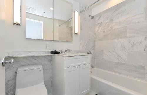 Sophisticated 3 Bedroom Duplex in the Heart of Midtown - Photo 28