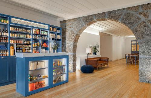 Loja Sr Costa by Casas com Estória Boutique Houses - Foto 8