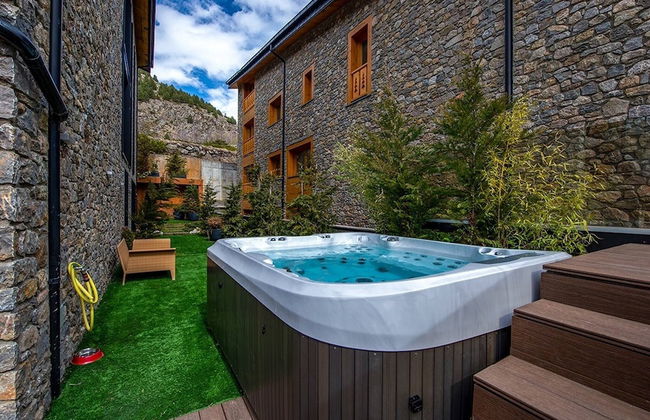 Luxury Apartment With Private Jacuzzi - Photo 27