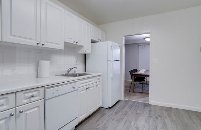 Bright Comfort in DC Apts - Foto 53